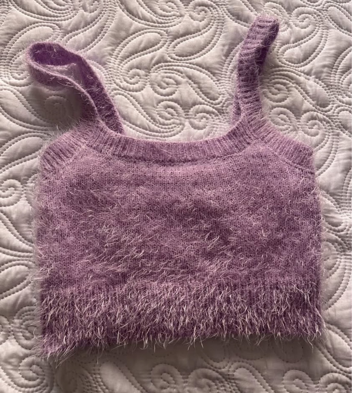 Conjunto de sweater y blusa lila 