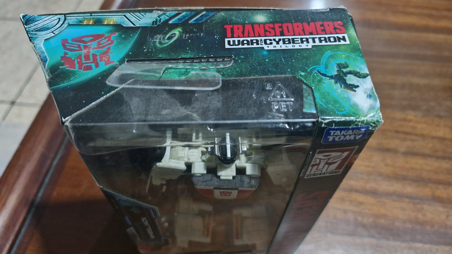 Hasbro Transformers War for Cybertron: Earthrise Deluxe - Wheeljack Action