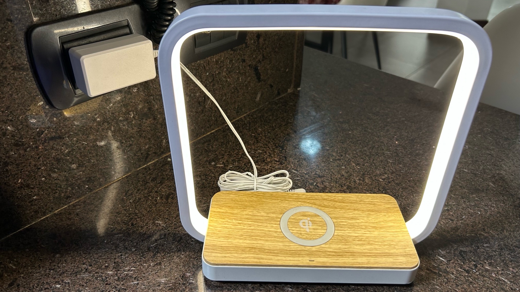 Lampara Led-Touch y Cargador Inalámbrico de Celular