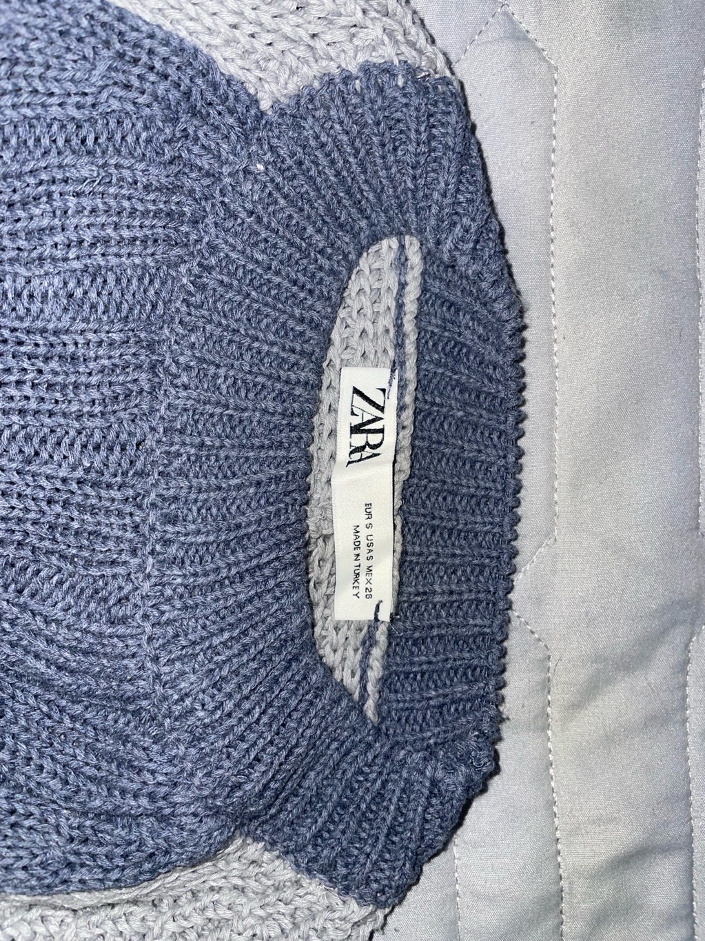 Suéter Zara con espalda abierta 